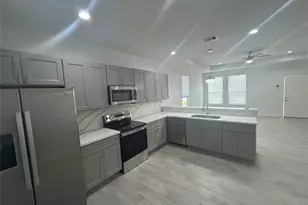 301 S Railroad Ave, Shepherd, TX 77371 - Photo 1