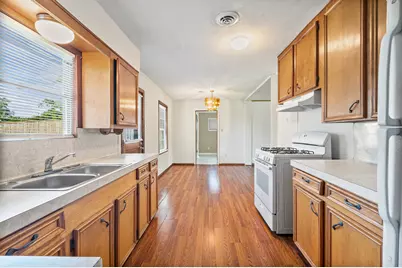 5532 Meadow Creek Lane, Houston, TX 77017 - Photo 9