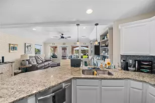 615 28th St, Dickinson, TX 77539 - Photo 11