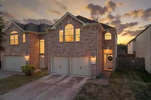 822 Forest Thicket Ln, Houston, TX 77067 - Photo 1