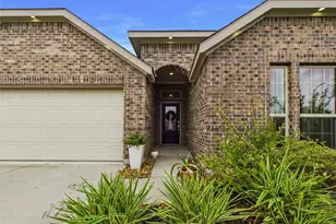 4323 Banfield Hills Ln, Baytown, TX 77521 - Photo 3