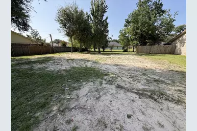 4401 Kitty Chapin Avenue, Orange, TX 77632 - Photo 3