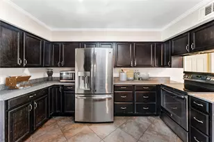 10134 Hanka Dr, Houston, TX 77043 - Photo 9