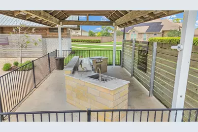 401 Bentwood Way, Clute, TX 77531 - Photo 29