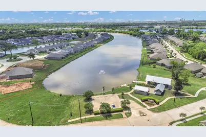 401 Bentwood Way, Clute, TX 77531 - Photo 31