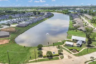 401 Bentwood Way, Clute, TX 77531 - Photo 31