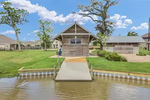 401 Bentwood Way, Clute, TX 77531 - Photo 27