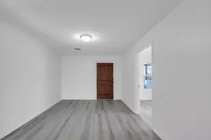 214 N Hagerman St, Houston, TX 77011 - Photo 5