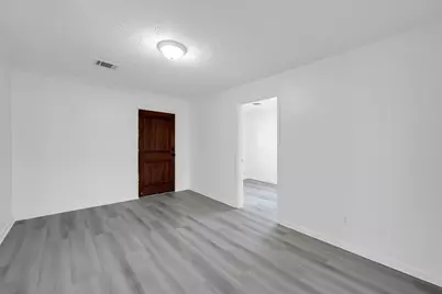 214 N Hagerman Street, Houston, TX 77011 - Photo 3