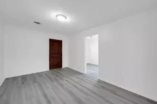 214 N Hagerman St, Houston, TX 77011 - Photo 3