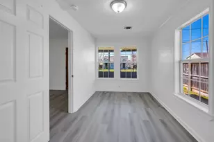 214 N Hagerman St, Houston, TX 77011 - Photo 9