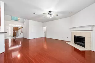 2032 Creek Shore Ln, Pearland, TX 77581 - Photo 9