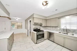 8119 Concho St, Houston, TX 77036 - Photo 9