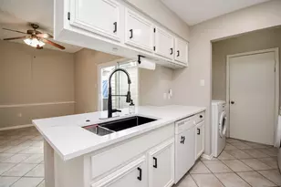 800 Country Pl Dr, Houston, TX 77079 - Photo 5