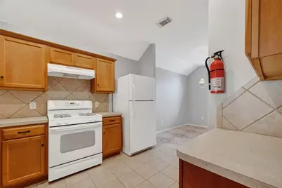 9807 Tawny Trace Court, Houston, TX 77044 - Photo 11