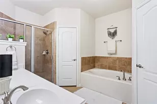 223 Harbor Bend Ln, Dickinson, TX 77539 - Photo 17