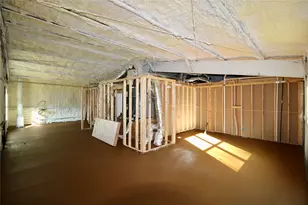 111 10th St, Shepherd, TX 77371 - Photo 25