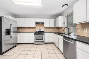 8823 Emerald Heights Ln, Houston, TX 77083 - Photo 15