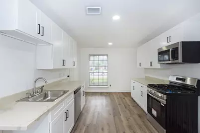 1918 Deerhurst Lane, Houston, TX 77088 - Photo 7