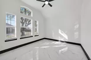 10703 White Bridge Ln, Sugar Land, TX 77498 - Photo 7