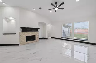 10703 White Bridge Ln, Sugar Land, TX 77498 - Photo 5