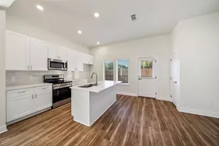 412 W Marlin St, Willis, TX 77378 - Photo 5