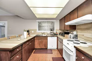 10382 Hammerly Blvd, Houston, TX 77043 - Photo 11