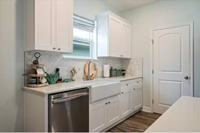 1985 Avenue I, Crystal Beach, TX 77650 - Photo 7