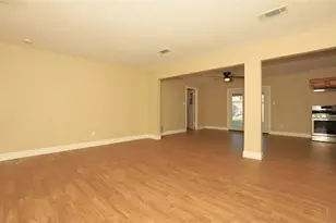 103 E Meadow Ln, West Columbia, TX 77486 - Photo 3