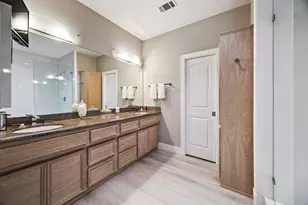 11711 Memorial Dr, Houston, TX 77024 - Photo 7