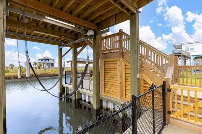 1185 Mabry Street, Gilchrist, TX 77617 - Photo 3