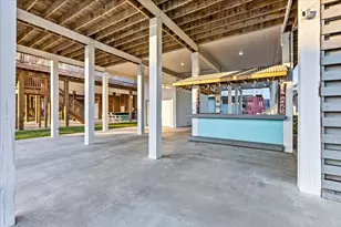 966 Pelican Ln, Crystal Beach, TX 77650 - Photo 3