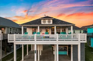 966 Pelican Ln, Crystal Beach, TX 77650 - Photo 1