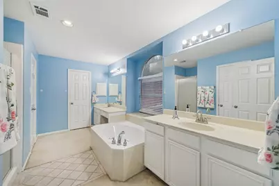 6327 Box Bluff Court, Sugar Land, TX 77479 - Photo 5