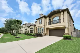 2202 Texoma Bend Ln, Friendswood, TX 77546 - Photo 3
