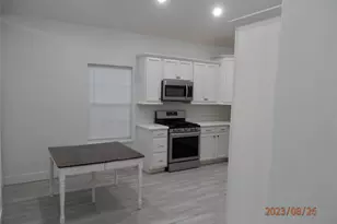 126A 19th St, Dickinson, TX 77539 - Photo 11