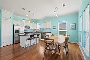 3923 Reeves Dr, Galveston, TX 77554 - Photo 9