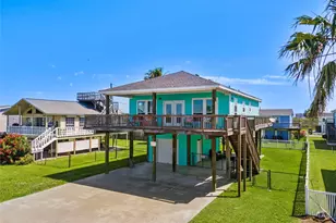 3923 Reeves Dr, Galveston, TX 77554 - Photo 3