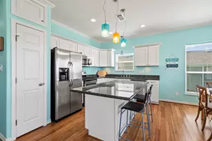 3923 Reeves Dr, Galveston, TX 77554 - Photo 11