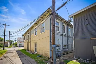 1915 45th St, Galveston, TX 77550 - Photo 11