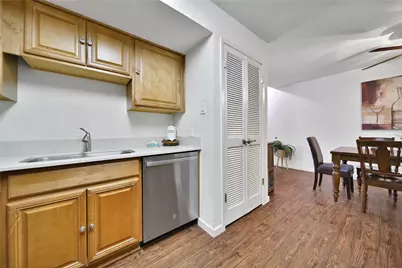 10811 Richmond Avenue #20, Houston, TX 77042 - Photo 9