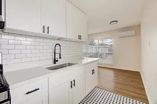 1915 McDuffie St, Houston, TX 77019 - Photo 7