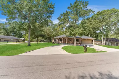 318 Shawnee Drive, Conroe, TX 77316 - Photo 1