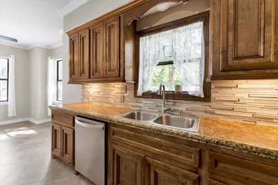 318 Shawnee Drive, Conroe, TX 77316 - Photo 17