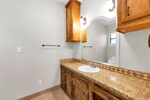 318 Shawnee Dr, Conroe, TX 77316 - Photo 39