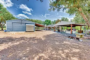 23104 Hopkins Ln, Damon, TX 77430 - Photo 15