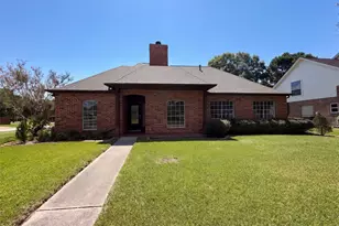 1102 Londonderry Ave, Friendswood, TX 77546 - Photo 1