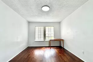 11889 Bob White Dr, Houston, TX 77035 - Photo 13