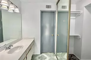 11889 Bob White Dr, Houston, TX 77035 - Photo 15