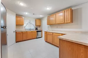 304 Hildred Ave, Conroe, TX 77303 - Photo 3